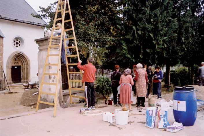 fotoobjektívom Založené 1999 Úprava okolia kostola na Tepličke ax Bonum Vydáva Rímskokatolícky