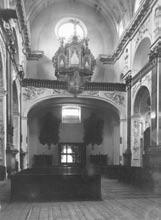 Naše téma Celkový pohled asi z roku 1919 na kůr kostela s varhanami.