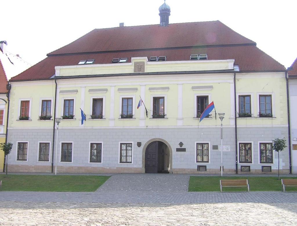 10 V Z pracovných stretnutí na magistráte mesta vyberáme posledný januárový deň prijal na pracovnom rokovaní primátor mesta MUDr.