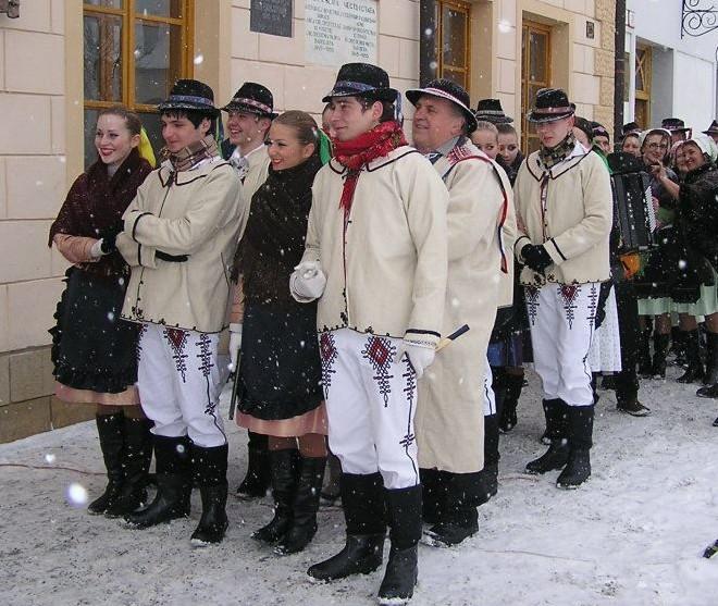 4 ľadom, až sa začal ľad topiť. Potom ho druhé začaly holiť. Keď sa choval pokojne, šla vec v poriadku, keď sa choval nezbedne, dostal od nich britvami po chrbte a po hlave.