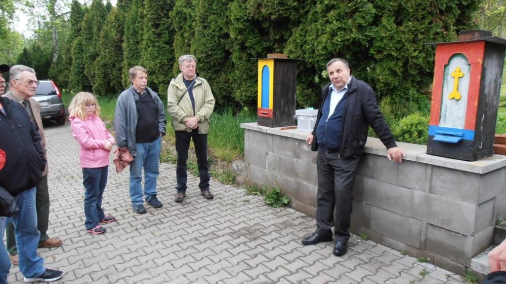 podobal tomu loňskému. Jarní snůška byla příznivá a druhá letní snůška byla slabá nebo vůbec žádná. Ukazuje se rozdíl mezi stanovišti včelstev.