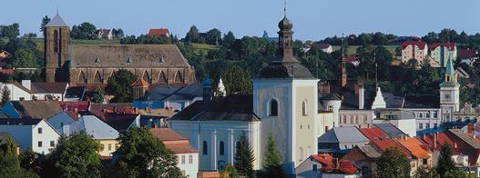 Turnov středověké město na řece Jizeře zpracování drahých kamenů (český granát), šperkařství, dnes průmyslové město Srdce Českého ráje ; krásná