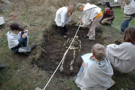Během podzimních prázdnin (29. října) připravili naši zaměstnanci opět ve spolupráci se členy o. s. Archaia celodenní program pro školáky s názvem Archeologie hrou.