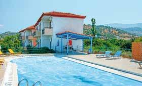 Cvičení probíhá na příjemné ploše u vily. Studia Nikos se nachází cca 10 m od písčité pláže. Je zde sladkovodní bazén (lehátka a slunečníky zdarma).