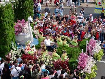 2 je pořádán v obráceném pořadí. Květinový festival se koná dne 22.4.2018. Curral das Freiras CENA ZAHRNUJE: - letenku Praha - Funchal - Praha - letištní a bezpečnostní taxy vč.