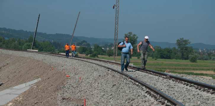 САНАЦИЈА ШТЕТА НА ЕЛЕКТРОТЕХНИЧКИМ ПОСТРОЈЕЊИМА ДУГОТРАЈАН ПОСАО OДГОВОРНО ПОНАШАЊЕ УМАЊИЛО ШТЕТУ Пожртвованим радом радника секција за електротехничке послове у кратком року отклоњен велики дио