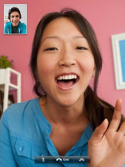 FaceTime 8 O funkci FaceTime FaceTime vám umožňuje video volání přes Wi-Fi. Použijte přední fotoaparát a mluvte tváří v tvář nebo použijte zadní fotoaparát a sdílejte, co vidíte kolem sebe.
