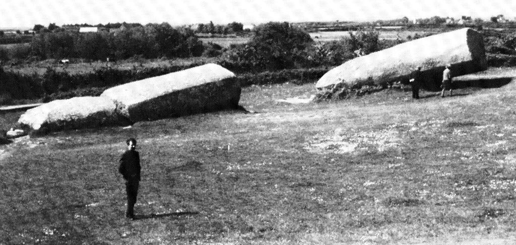 1) Menhiry Grand Menhir Brisé (Velký rozlámaný menhir,