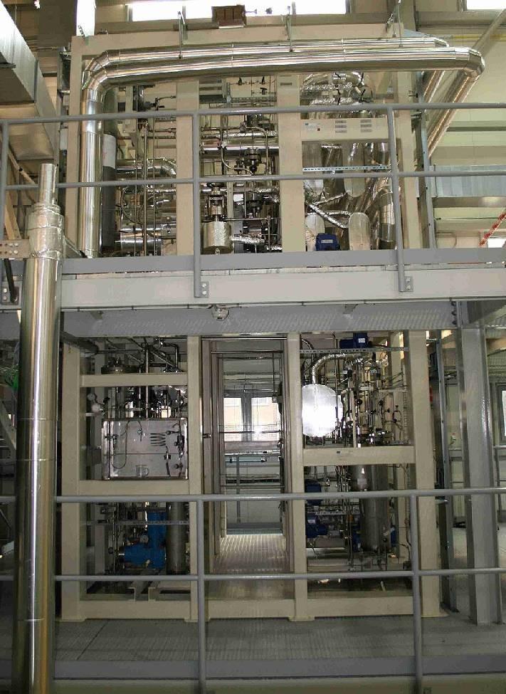 Simulace fyzikálně-chemických vlastností v superktitickém vodním reaktoru (s uzavřeným i otevřeným palivovým cyklem) Experimentální smyčky -