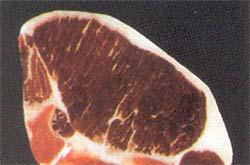DFD maso má tmavou barvu, tuhou konzistenci, je suché, tj. neuvolňuje šťávu, má často lepivý povrch.