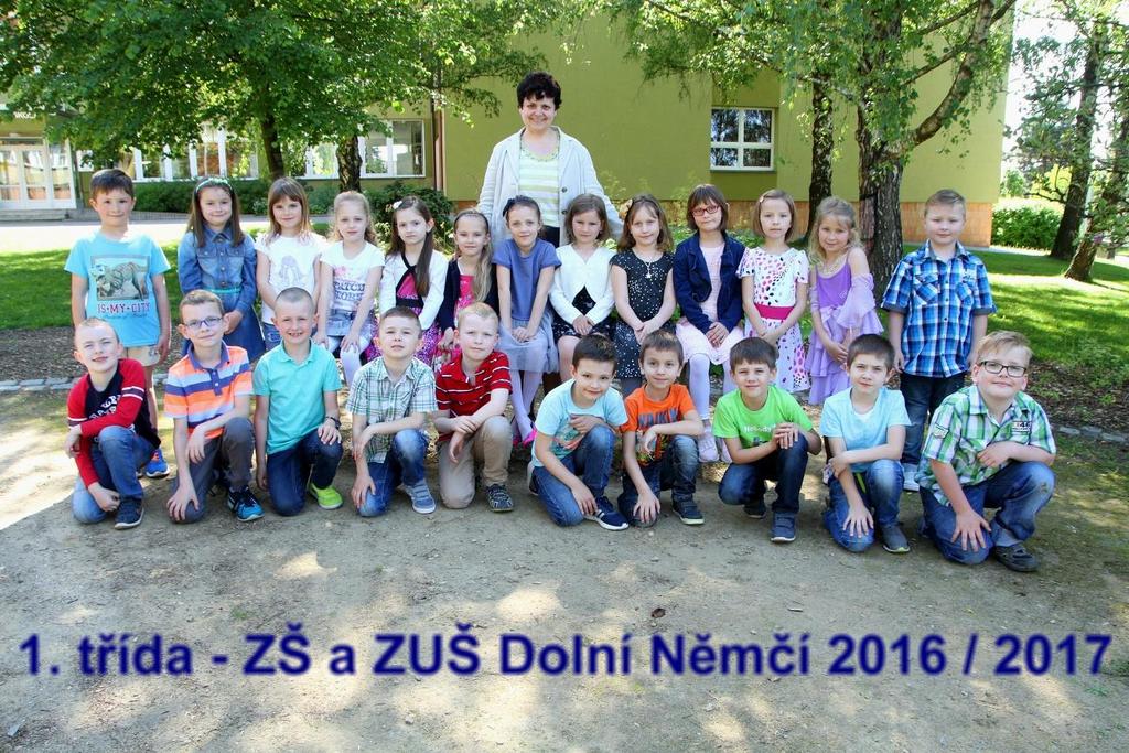 Třídy ve školním roce 2016/2017 Horní řada zleva: David Chlebec,