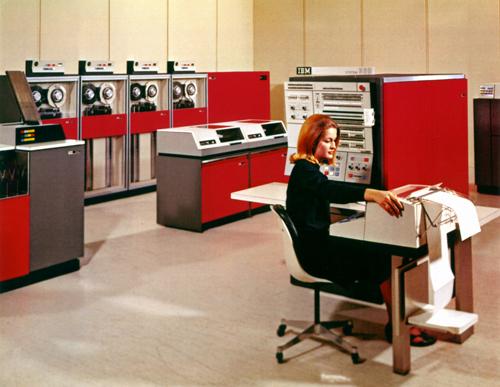 IBM S/360 40 Zdroj: http://www.computerhistory.