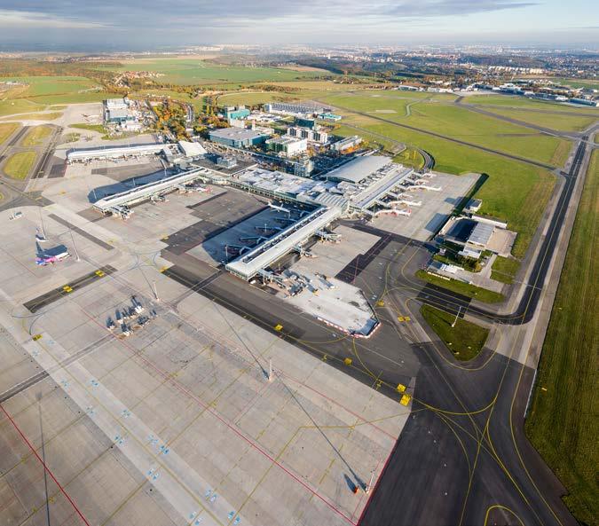 ZAJÍMAVÁ SROVNÁNÍ V roce 1937 nabízelo ruzyňské letiště celkem pět travnatých vzletových a přistávacích drah a mělo jeden odbavovací terminál. Počáteční rozloha letiště činila 108 ha.