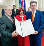 Tom je prigodom predsjedniku Hrvatske gospodarske komore Luki Buriloviću svečano uručena diploma kao novoizabranom članu gospodarstvenika Akademije za 2018. godinu.