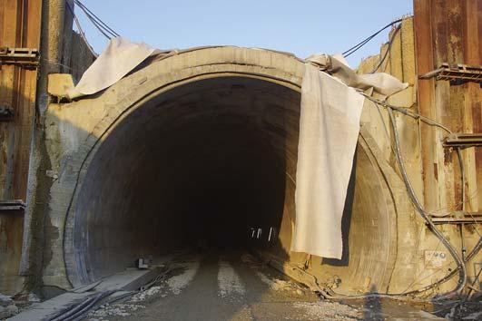 only for optimising the tunnel excavation procedure and safe support of the excavation by a primary lining, but also in the area of designing the secondary lining and its dimensions. Obr.