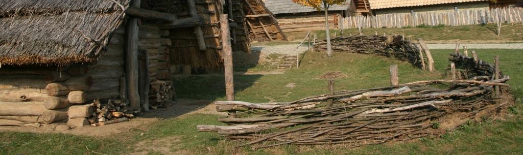 000 dětí- mateřských a základních škol replika celé stavby - archeoskanzen s dobovým programem -významný