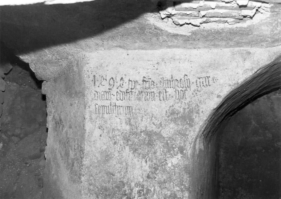 Obr. 103. Půdorys hrobky z roku 1494 v minoritském kostele sv. Janů v Brně. Pramen: Unger 1998, obr.