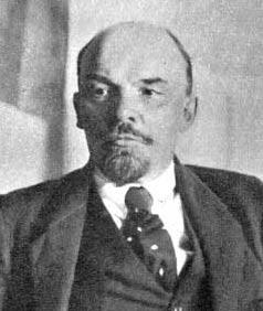 LA VIZITO ĈE VLADIMIR ILJIĈ LENIN 100 Kiam la delegacio adiaŭis Lenin kaj forirante lian ĉambron, la griza hometo proksimiĝis al la diktatoro kaj flustre, sed akutvoĉe lin alparolis: Permesu al mi,