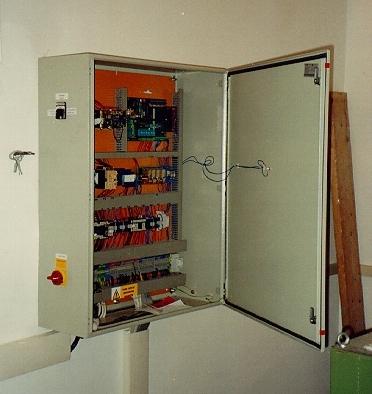Řízení výtahu Výtah je vybaven samoobslužným mikroprocesorovým řízením.