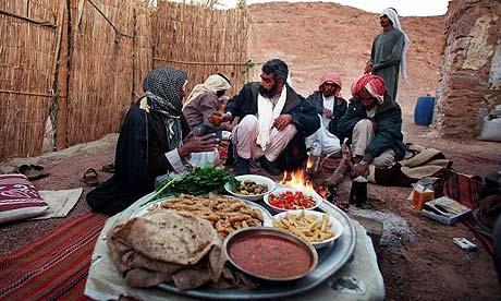 Beduíni Beduíni jsou příslušníci arabských nomádských (kočovných) kmenů obývajících pouště.