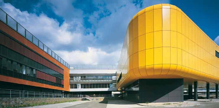 ARCHITEKTURA Z koncepce vzešlé z 90. let vycházela urbanisticko-architektonická soutěž zaměřená na podobu Univerzitního kampusu Bohunice, v níž v roce 2000 zvítězil projekt A PLUS, a. s. autorů Jaromíra Černého, Karla Tuzy a Petra Uhlíře.