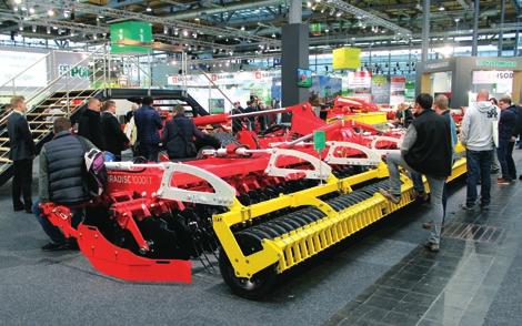 2 VELETRH AGRITECHNICA Novinky a inovace pro úspěšné hospodaření Firma Pöttinger tradičně připravuje pro Agritechniku rozlehlou prezentaci.