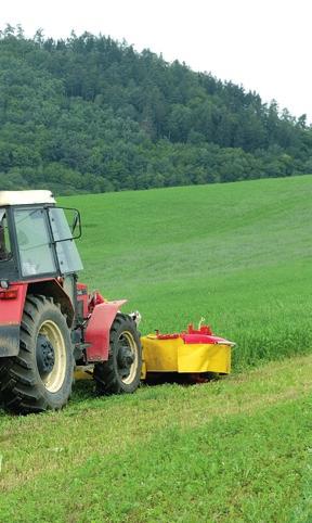 ZKUŠENOSTI Z PRAXE na sklizeň pícnin, ale i na zpracování půdy. Nejstarší je žací stroj CAT NOVA 360 T CR.
