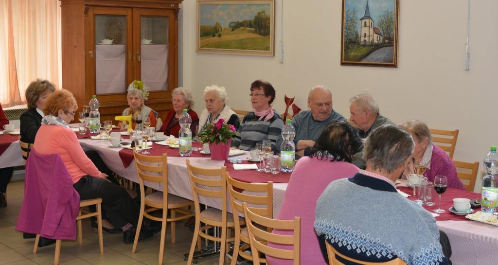 dubna 2017 od 15:00 hodin. Karnevalu se zúčastnilo kolem 40 dětí v různorodých maskách a kostýmech. O zdárný průběh akce se postaral kompletní personál Mateřské školy Bítovany. (R.D.