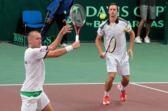 . Zostávame v prvej skupine o pohára v AEGON aréne NTC: Slovensko Portugalsko 3:1 že sme zvíťazili, povedal Polášek a všetci s ním súhlasili, lebo ani v tenise sa nehrá na krásu.