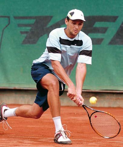 Krošlák ukázal mladým MIROPLAST OPEN ako hrať FOTO (2): Dušan BARBUŠ Bývalý daviscupový reprezentant Slovenska Ján Krošlák, ktorý v októbri oslávi Kristove roky (17. 10.