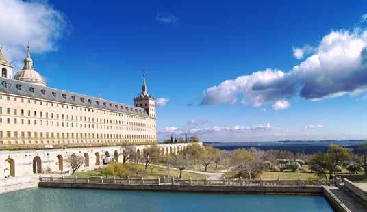 Plaza Mayor, Plaza Cibeles, Plaza Colon, bulváry Gran Via, Paseo de Castellana, univerzitní Campus, býčí aréna Las Ventas, fotbalový stadion Santiago Bernabeu, Parc Retiro, Parque del Oeste, Casa de