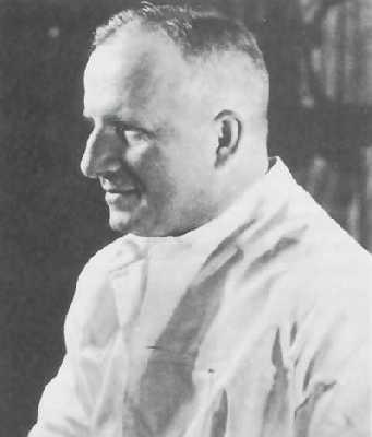 Nacistická antropologie Otmar Freiherr von Verschuer (1896-1969) genetik a rasový hygienik výzkum dvojčat a genetického pozadí nemocí ředitel