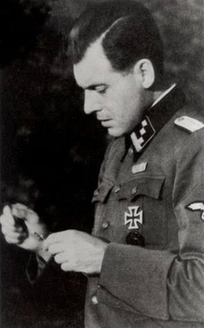 Nacistická antropologie Josef Mengele (1911-1979) antropolog a lékař, člen SS člen posudkové komise o dědičném zatížení spolupracovník Otmara von Verschuer od roku 1943