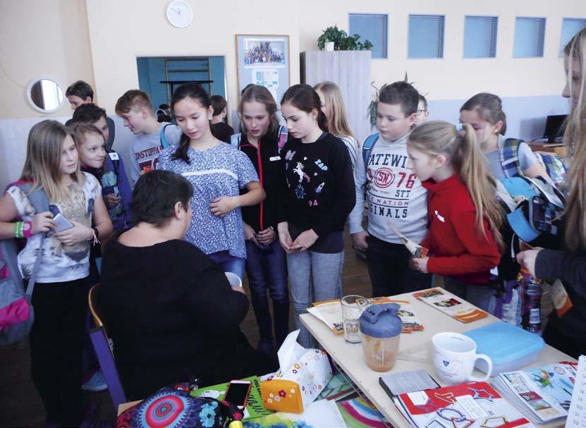 Děti se o životní příběh ženy, která celý život bojuje s handicapem a zároveň i s nepochopením okolí, velice zajímají a dokáží se do něho vcítit.