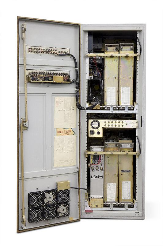 ARPANET II. Od roku 1983 pak TCP/IP Postupně byly vyvinuty služby telnet, e-mail, FTP a NVP (Network Voice Protocol) Popsané v dokumentech RFC Request for Comments Největší rozmach počátkem 80.