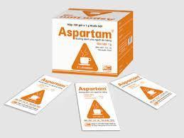 Aspartam objeven v roce 1965 označení E951 neenergetické náhradní sladidlo dipeptid (z AMK metylester kyseliny L-asparagové a L- phenylalaninu) v těle metabolizován na aspartát a fenylalanin, a