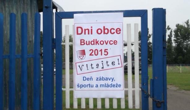 Blicha Víťazné družstvo MŠ Budkovce pri práci. Foto: J. Blicha V celej obci : - Na miestach, kde sú bezpečnostné kamery, sme k nim umiestnili aj informačné tabuľky.