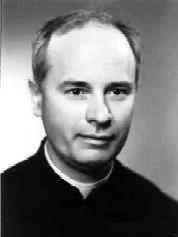 Po maturitě odešel do Olomouce, kde absolvoval bohosloveckou fakultu. Kněžské svěcení přijal 5.7.1925 v Olomouci. Působil nejdříve v Brankách a ve Lhotě u Malenovic.