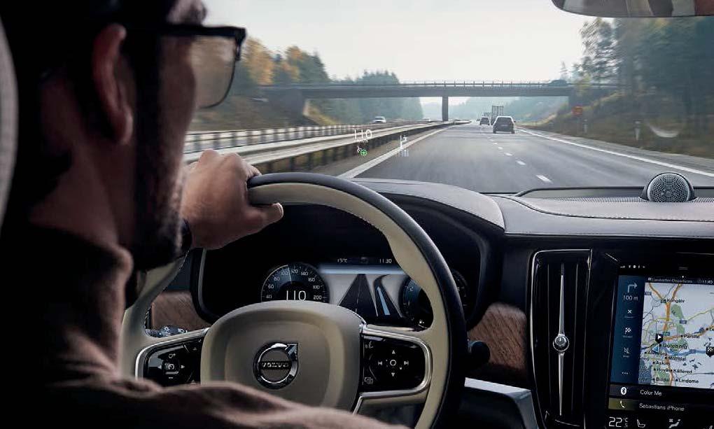 Navigace Navigační systém Sensus Vždy Vás povede po správné cestě Navigační systém Sensus poskytuje snadný přístup k navigačním funkcím jak řidiči, tak vpředu sedícímu spolujezdci.