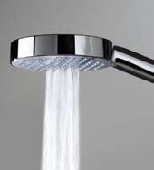 Úhel sklonu talířové sprchy si můžete nastavit podle potřeby, sprcha tedy může být buď ve vodorovné