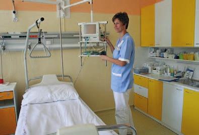 sledné ošetřovatelské péče. Tuto skutečnost způsobuje především přítomnost nadregionální Fakultní nemocnice Hradec Králové.