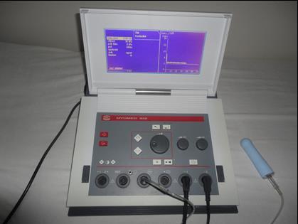 Obrázek 2 - Přístroj Myomed 932 (Rehabilitační ústav Hostinné) Elektromyografický biofeedback Elektromyografie je v dnešní době uznávanou a rozšířenou metodou v hodnocení a léčbě poruch svalů