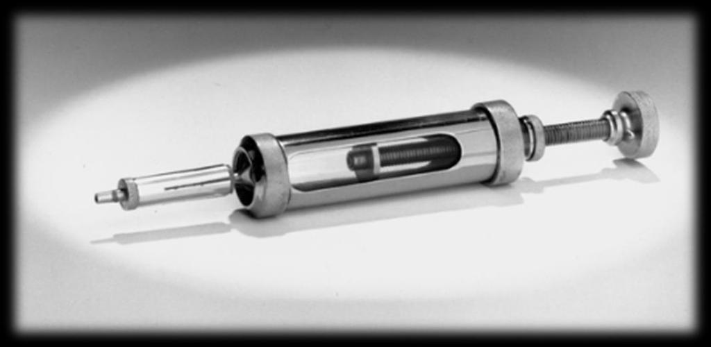 Počátky injekční aplikace inzulínu Novo Syringe 1925: Harald Pedersen sestrojil speciální