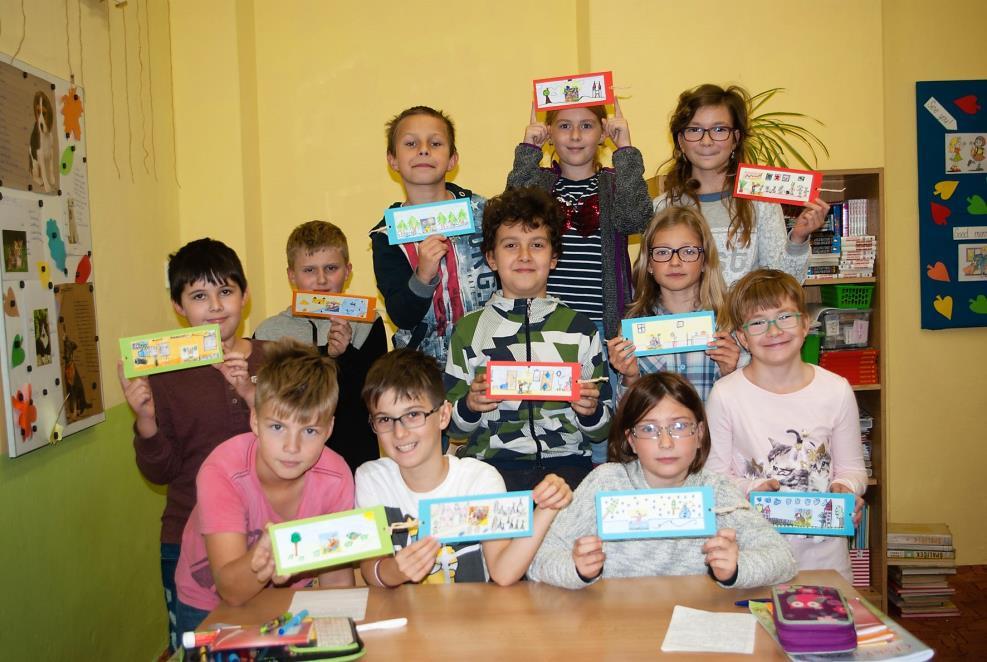 Naši žáci připravovali pro slovenské děti záložky s tématikou komiksových příběhů Čtyřlístek. Použili jsme kartičky pexesa a děti pastelkami a fixy kreativně dokreslovali jejich zbývající části.