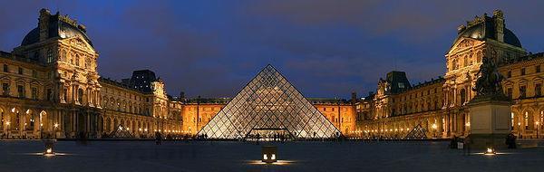 19. PYRAMIDA V LOUVRU Pyramida muzea Louvre v Paříži má čtvercovou základnu s délkou hrany 35 metrů a výšku 20,6 metrů.