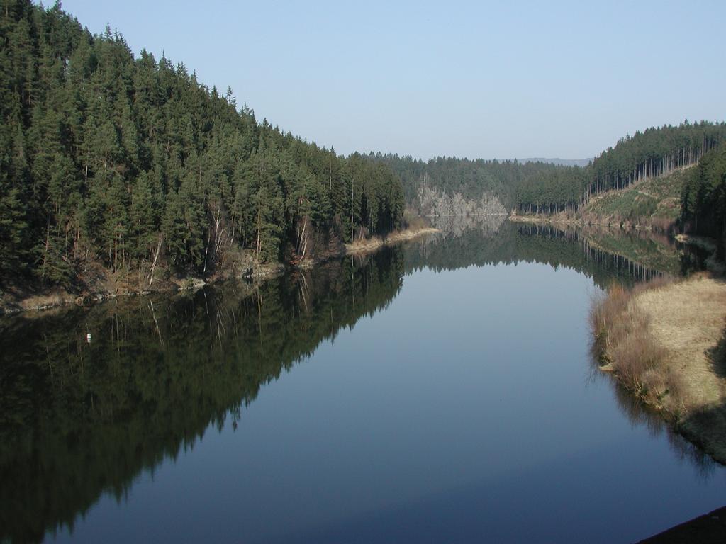 Od hodnocení rizikovosti k hodnocení stavu povrchových vod Porovnání přístupů v povodí Labe Mgr.