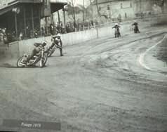 Obec Polepy v minulosti nûco znamenala Polepy 1975 První Eso v Polepech 1958 Já s taèkou v roce 1980 Ohlédnutí za na imi seniory v Peãovatelské sluïbû DÛm s peãovatelskou sluïbou ob vá 21 seniorû,