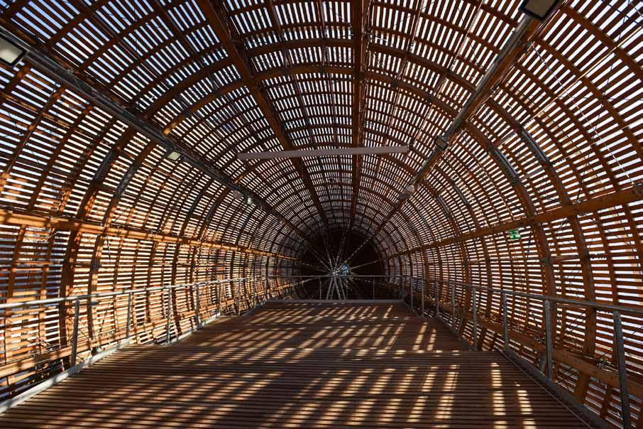 představení vzducholodi Gulliver v pražském DOXu se 42,2 m dlouhou ocelovo-dřevěnou konstrukcí o vnějším průměru 9,35 m Novinkami ve své činnosti nebo vyráběném sortimentu se na veletrhu pochlubili i
