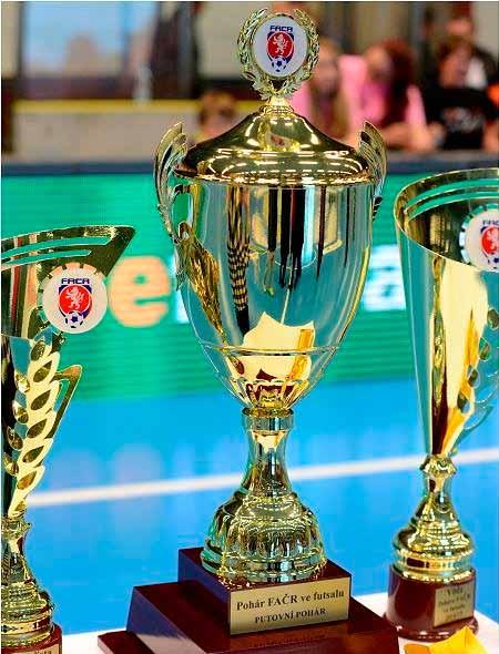 Do finále poháru ERA-PACK a Interobal Semifinále Final Four Poháru FAČR 2015 ve futsalu rozhodlo v pátek o sobotních finalistech. V prvním utkání porazila Plzeň Vysoké Mýto 8:6 po prodloužení.