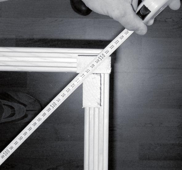 Kabina sauny by měla vypadat jako na obr. 1.4. fig. 1.4 3. Check if the sauna cabin is at right angles by measuring diagonally 3. Zkontrolujte the length zda of je both kabina sides.